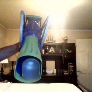 Toy water balloon gun